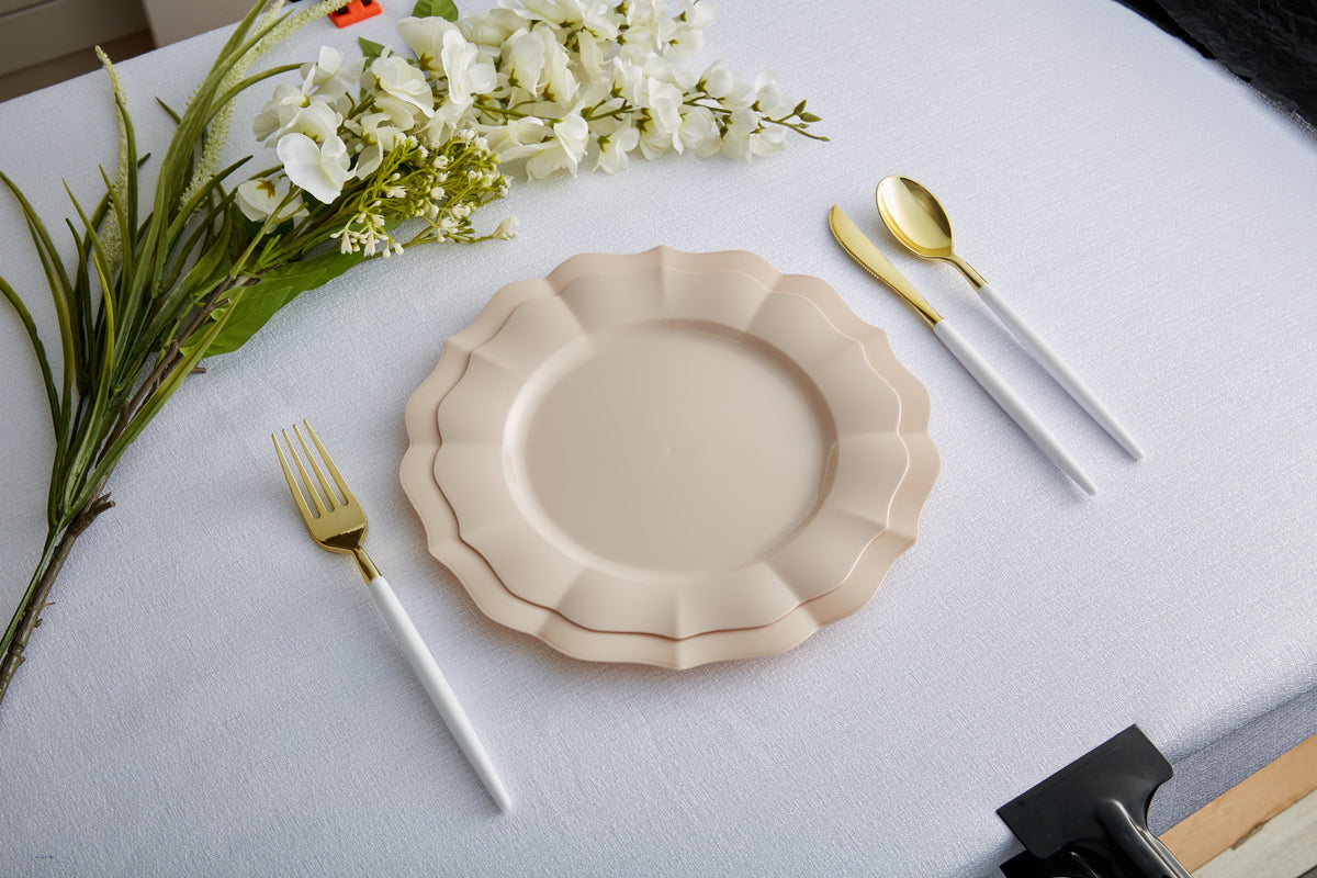 Pearl Linen Waved Plastic Plates Set- Luxe Party – Luxe Party NYC